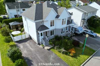 Annonces classees img:preview Joli jum? 3 chambres de coin de rue Terrebonne