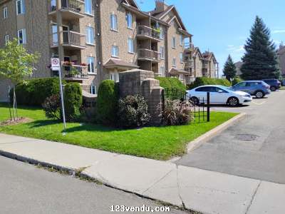 Annonces classees img:preview Condo a Chomedey Laval *Prix/espace/belle finition*