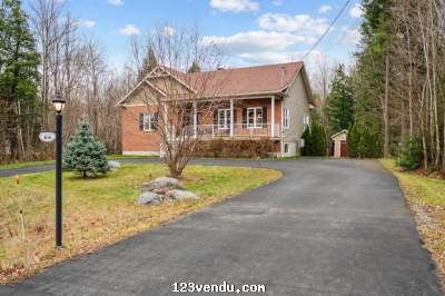 Annonces classees img:preview Tranquilite ! Belle maison sur terrain boise a Bromont